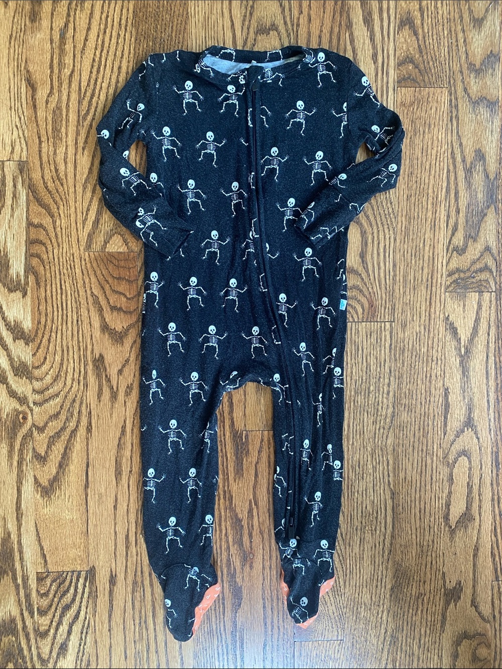 Posh Peanut UNISEX Dancing Skelly Skeleton print footie, size 12-18 months.